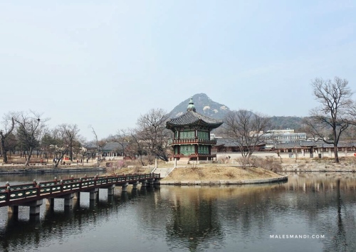 danau-istana-gyeongbok
