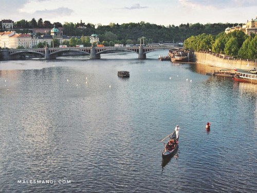 gondola-in-prague